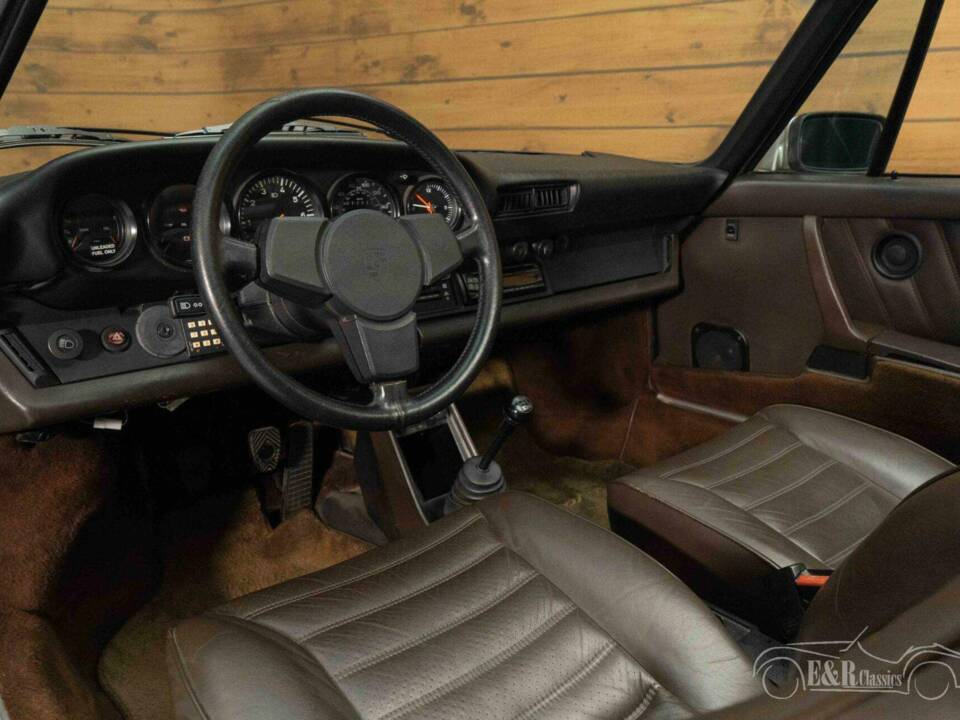 Image 13/19 of Porsche 911 Carrera 3.2 (1984)