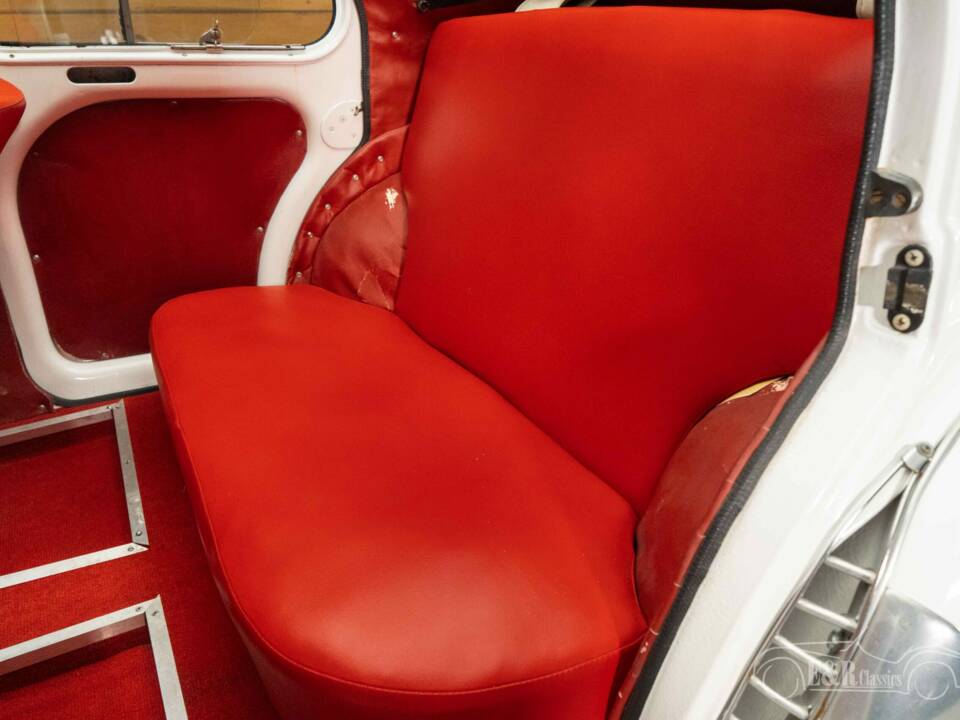 Bild 7/7 von Renault 4 CV Décapotable (1952)