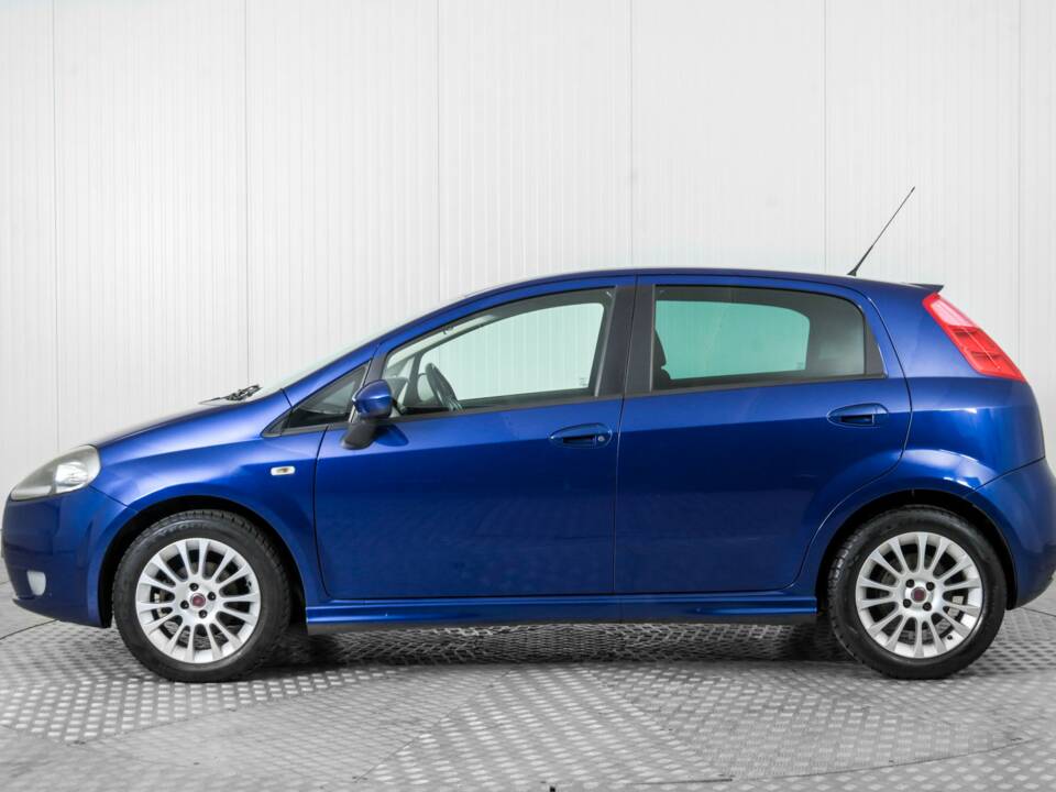 Bild 9/50 von FIAT Grande Punto 1.4 (2009)