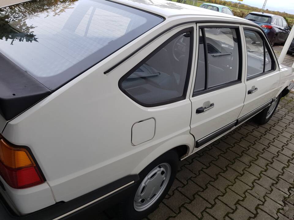 Immagine 4/25 di Volkswagen Passat 1.6 (1988)
