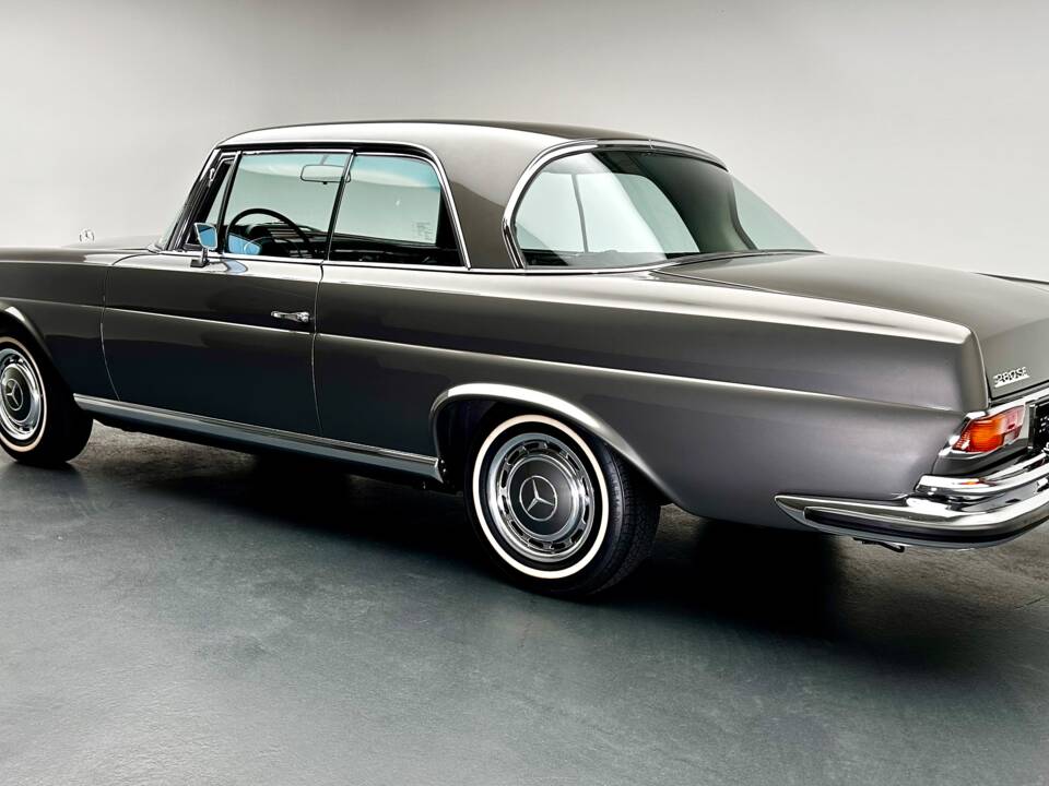 Image 2/13 de Mercedes-Benz 280 SE (1970)