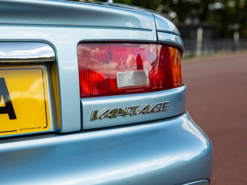 Immagine 23/46 di Aston Martin DB 7 Vantage Volante (2000)