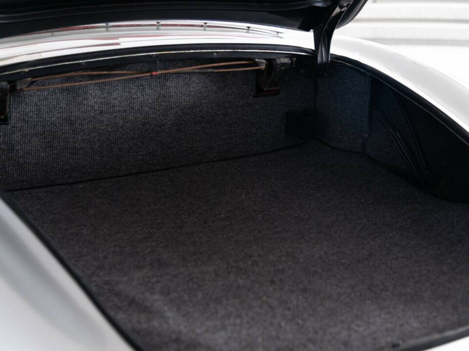 Image 32/36 of Mercedes-Benz 300 SL Roadster (1961)