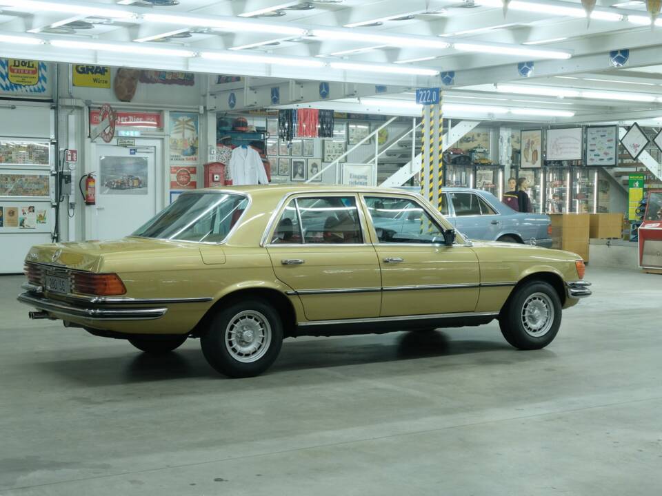Image 13/50 de Mercedes-Benz 280 SE (1975)