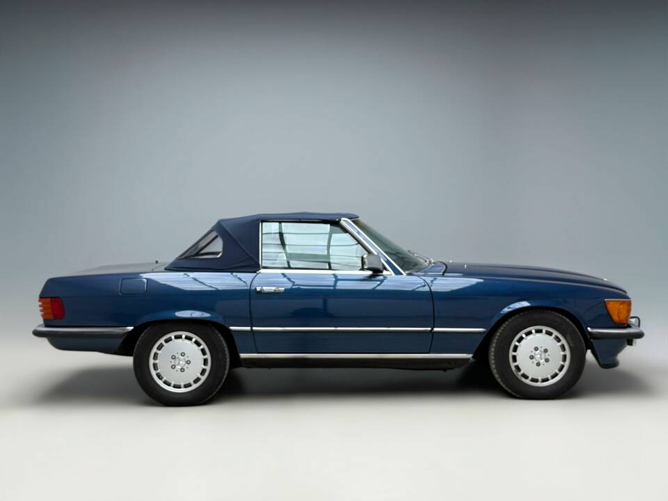 Image 2/23 of Mercedes-Benz 380 SL (1984)