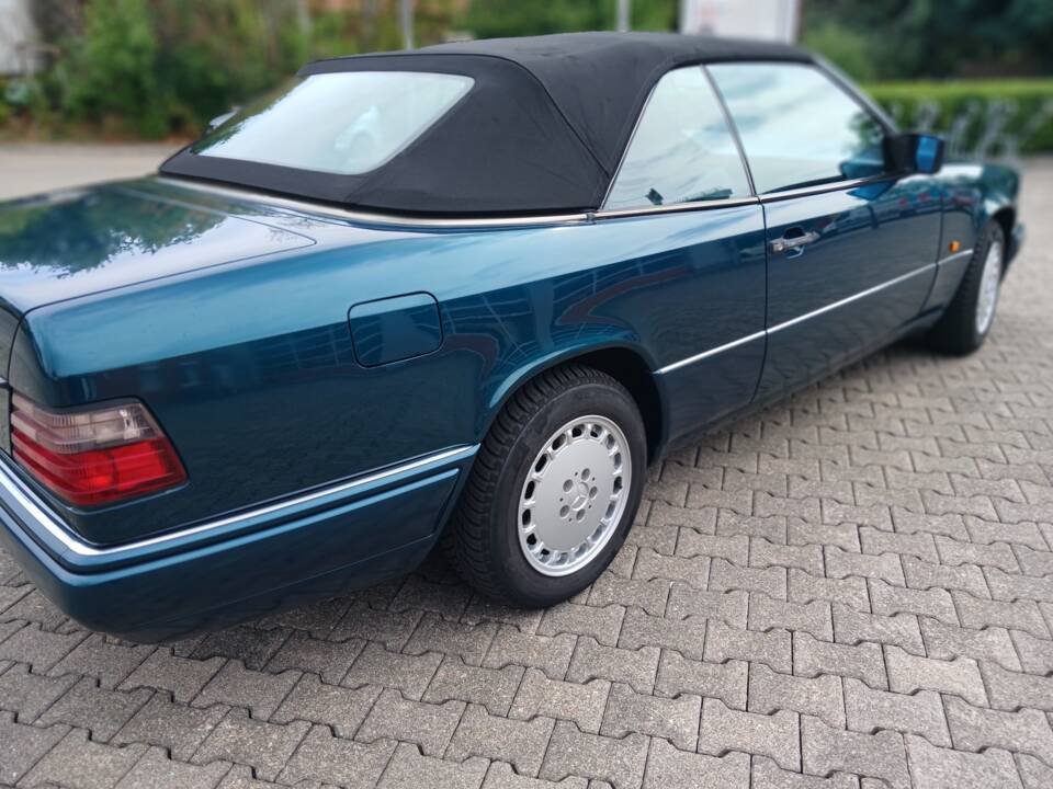 Image 5/29 of Mercedes-Benz E 200 (1995)