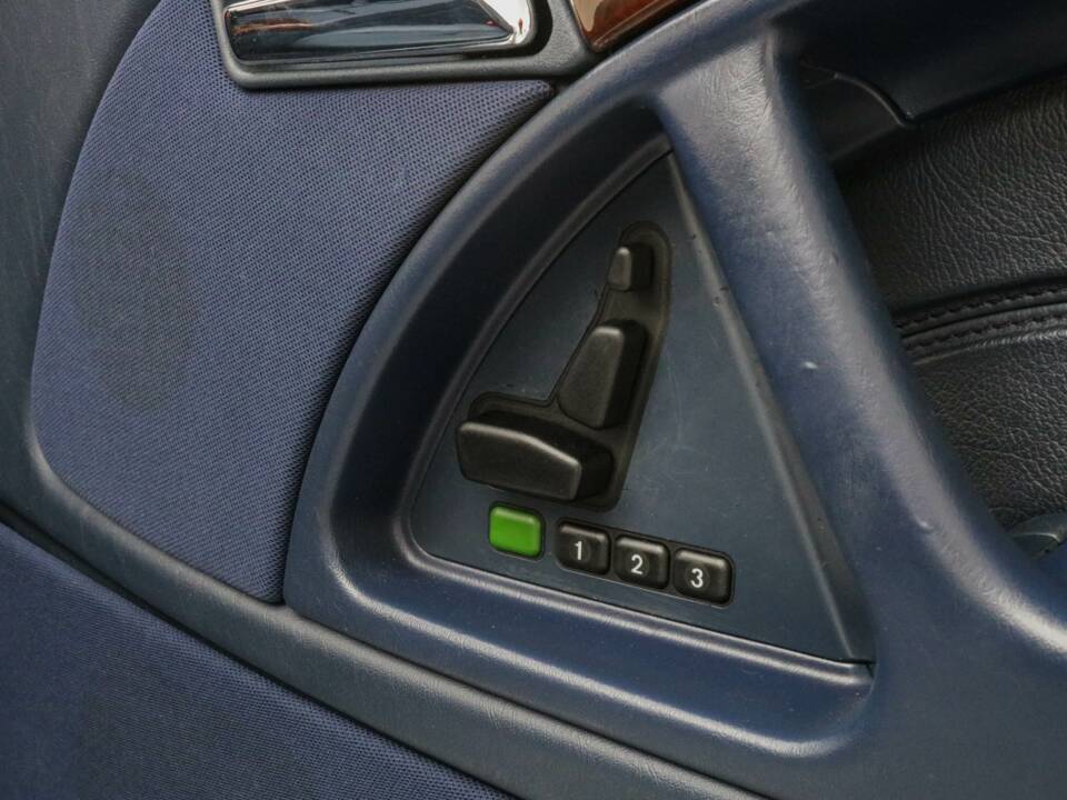 Bild 34/84 von Mercedes-Benz SL 320 (1996)