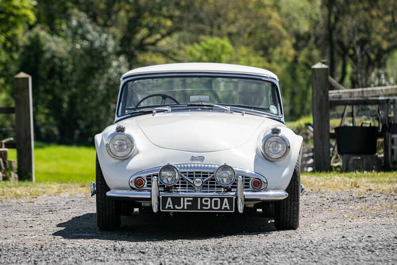 Afbeelding 6/37 van Daimler SP 250 (1963)