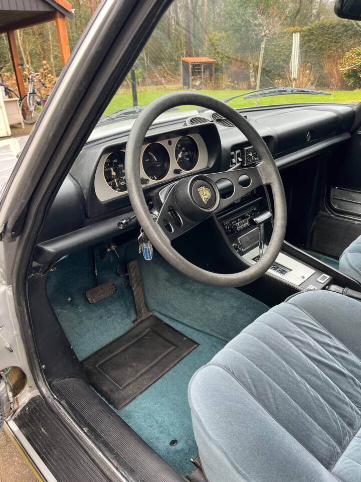 Bild 19/60 von Peugeot 504 V6 Coupe (1975)