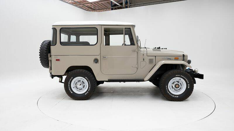 Image 9/15 of Toyota Land Cruiser FJ 40 (1972)
