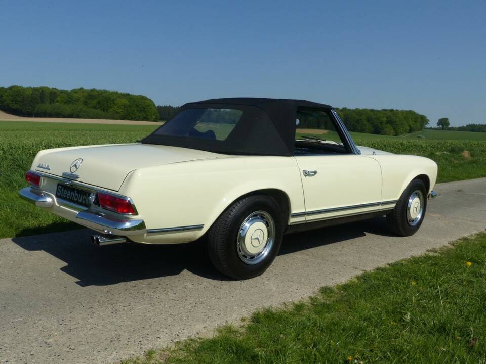 Mercedes-Benz 280 SL Roadster (W 113) hellelfenbein 1969