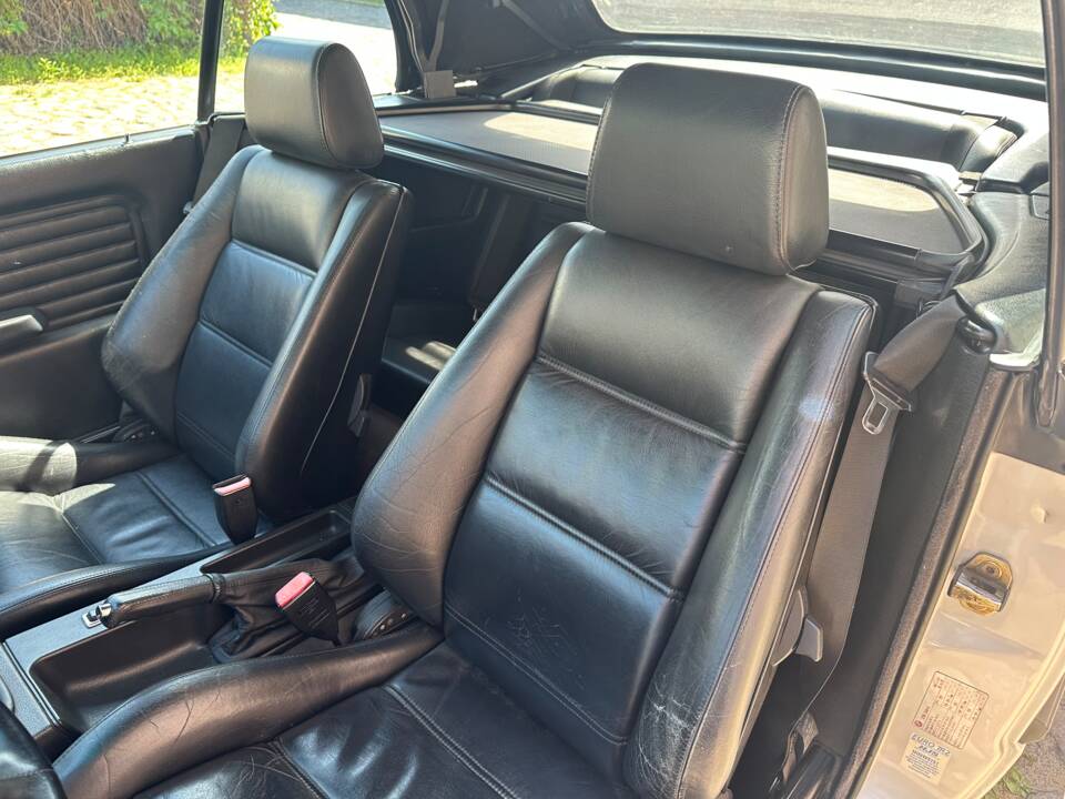 Image 15/29 of BMW 318i (1991)