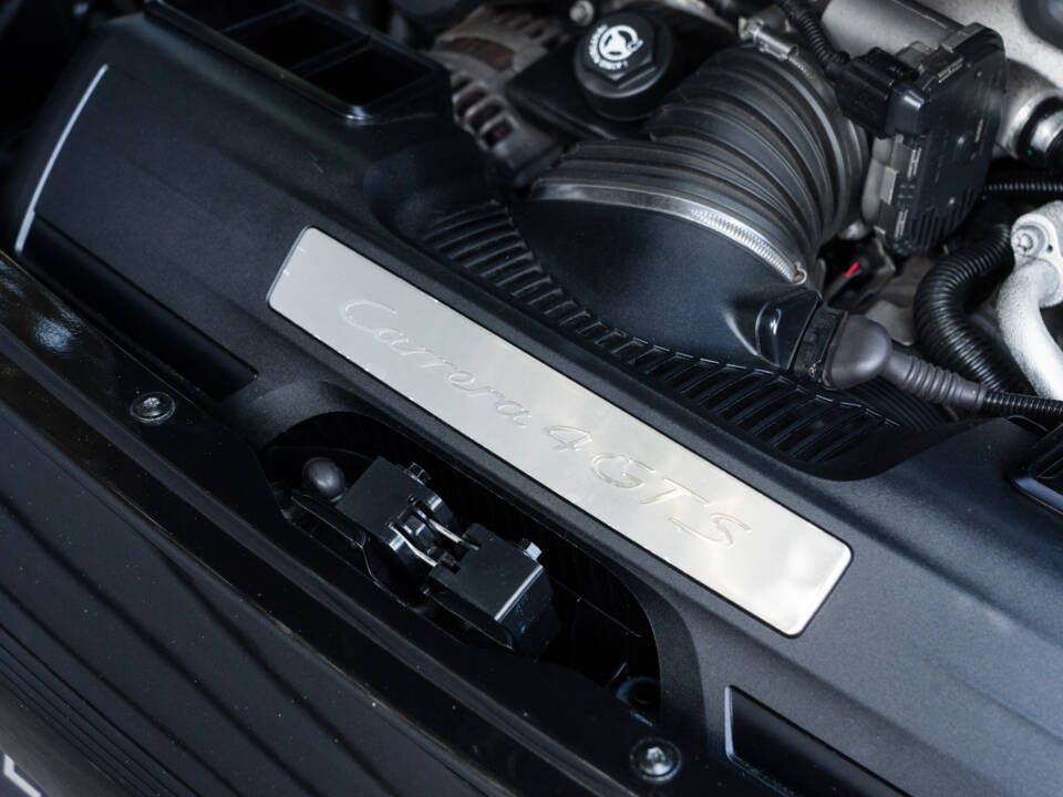 Imagen 22/51 de Porsche 911 Carrera 4 GTS (2012)