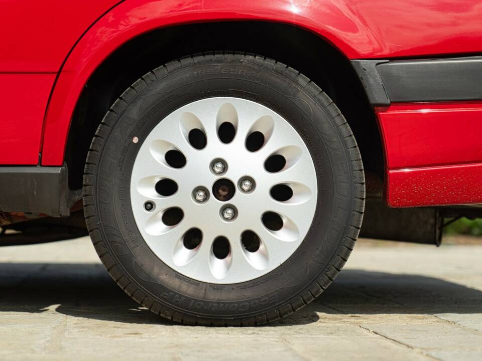 Obraz 20/47 pojazdu Alfa Romeo 75 1.6 (1991)