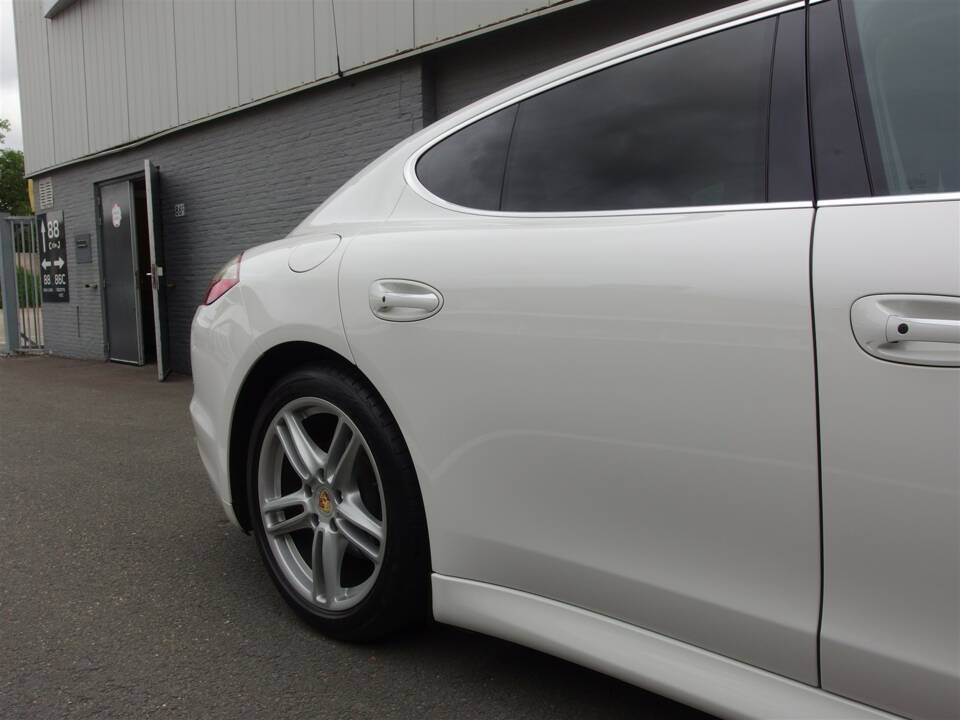 Image 25/98 of Porsche Panamera S (2010)