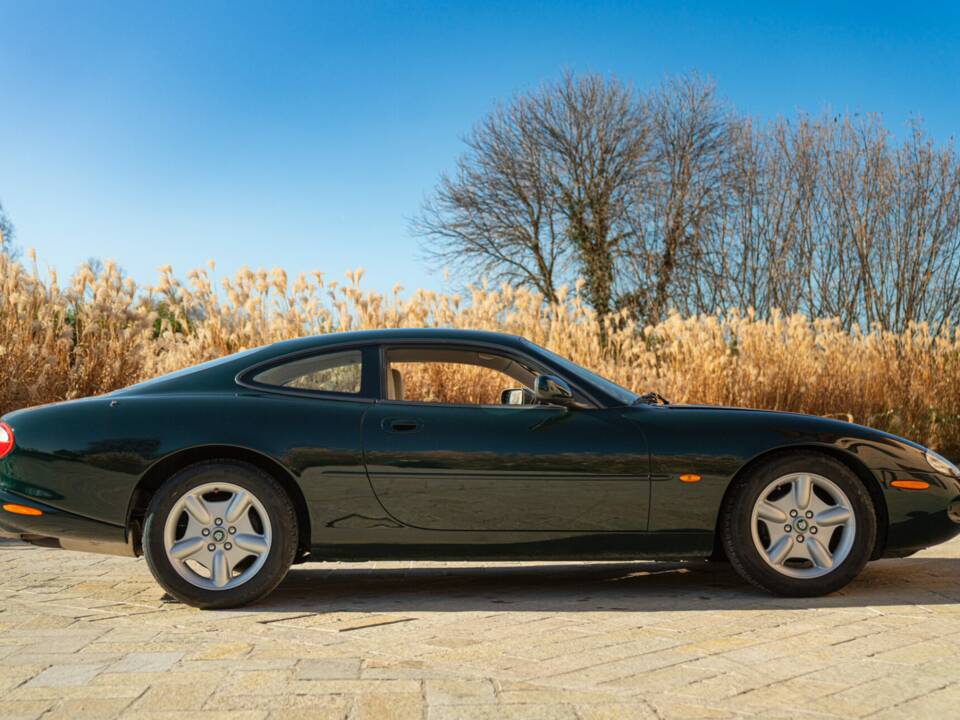 Obraz 5/50 pojazdu Jaguar XK8 4.0 (1998)