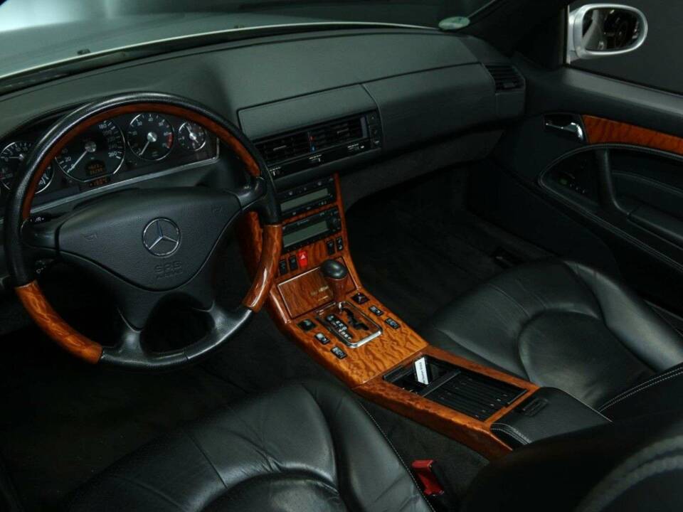 Image 16/49 of Mercedes-Benz SL 500 (2001)