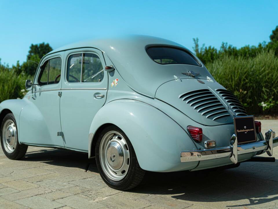 Image 8/50 of Renault 4 CV (1957)