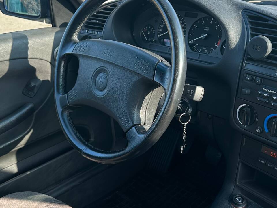 Bild 15/57 von BMW 320i (1993)