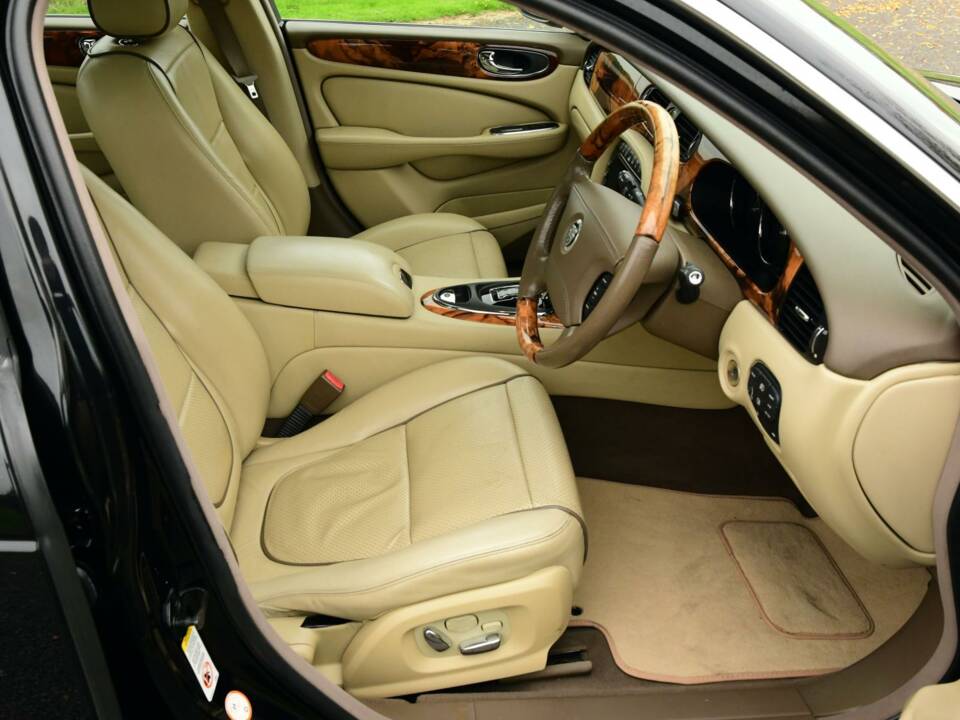 Image 39/50 of Jaguar XJ 8 4.2 (2008)