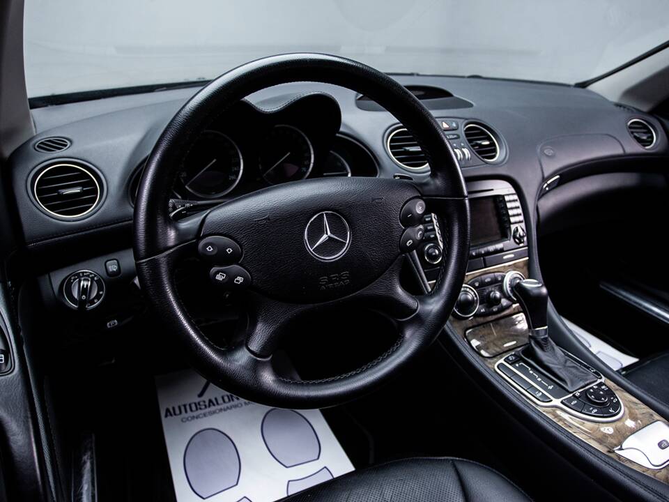 Image 21/36 of Mercedes-Benz SL 500 (2006)