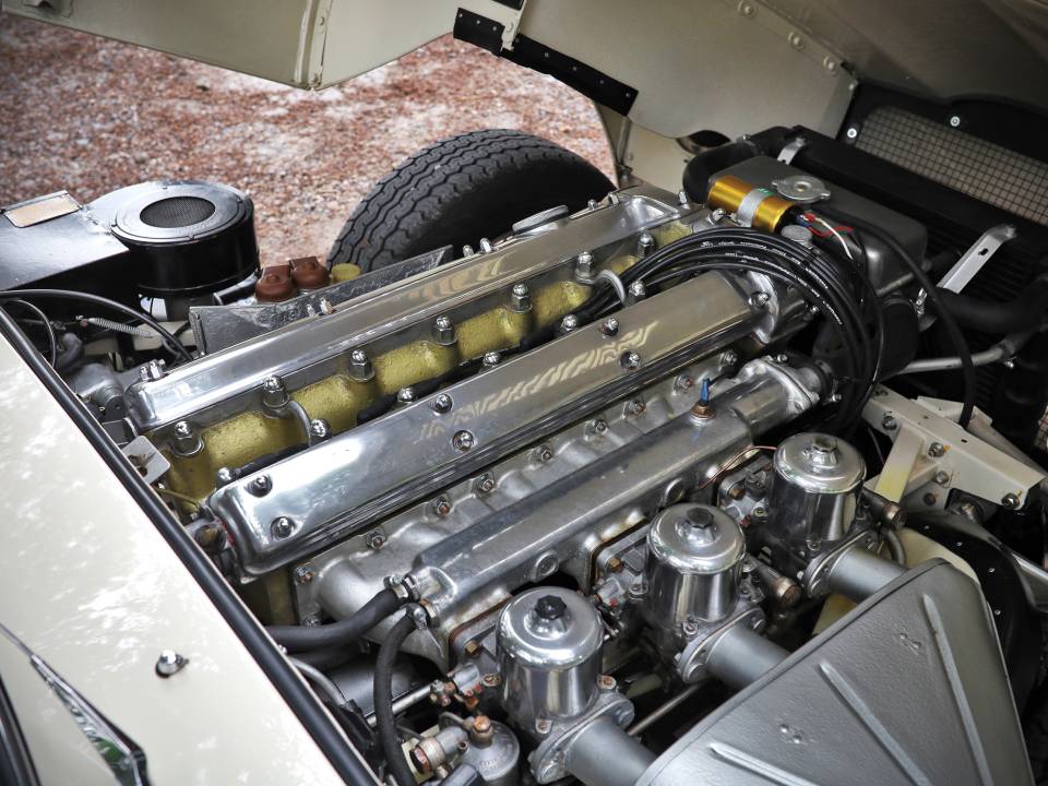 Image 24/50 of Jaguar E-Type 4.2 (1965)