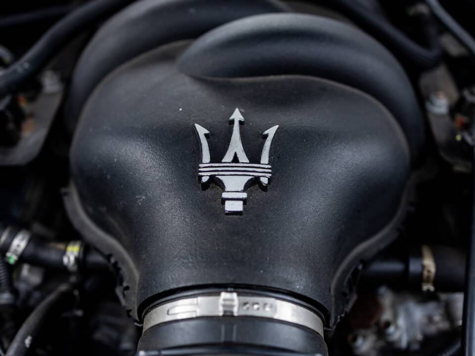 Bild 41/50 von Maserati GranTurismo 4.2 (2008)
