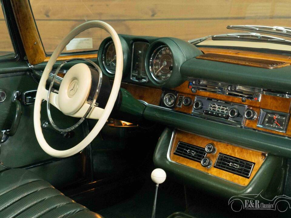Immagine 2/12 di Mercedes-Benz 280 SE 3,5 (1970)