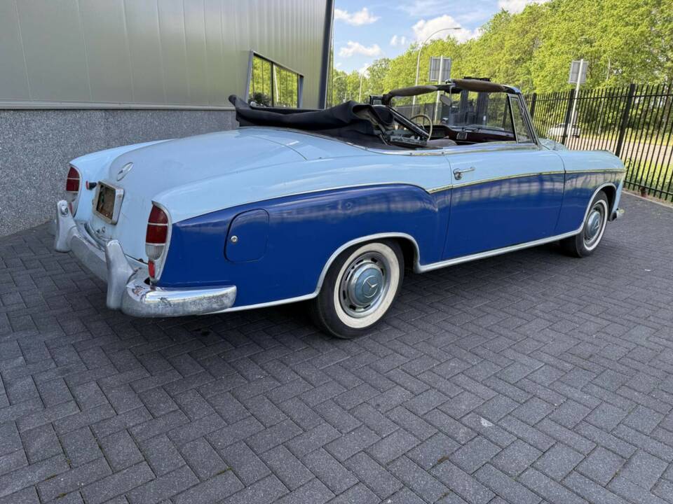 Afbeelding 9/50 van Mercedes-Benz 220 SE Cabriolet (1960)