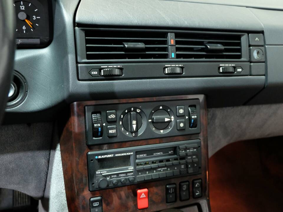 Image 10/34 of Mercedes-Benz 500 SL (1991)
