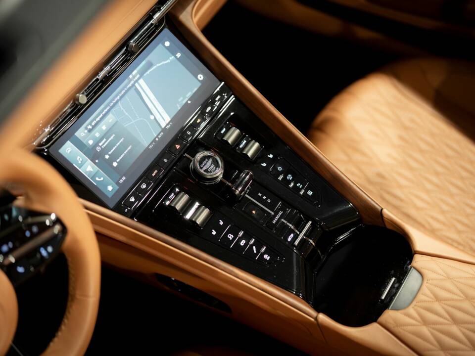 Bild 31/51 von Aston Martin DB12 Volante (2024)