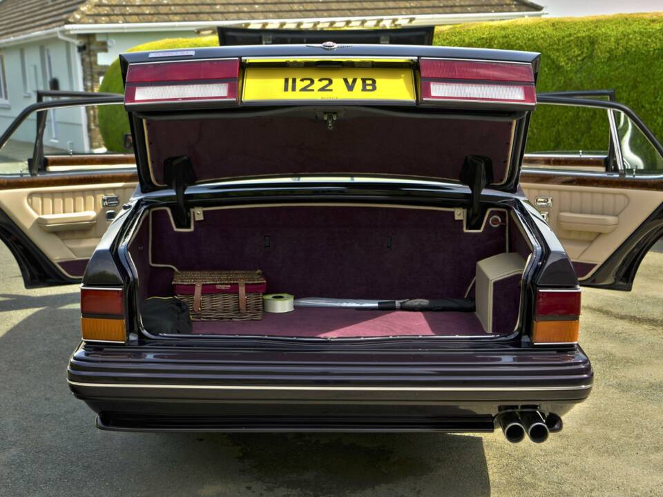 Image 18/50 of Bentley Turbo RT (1997)