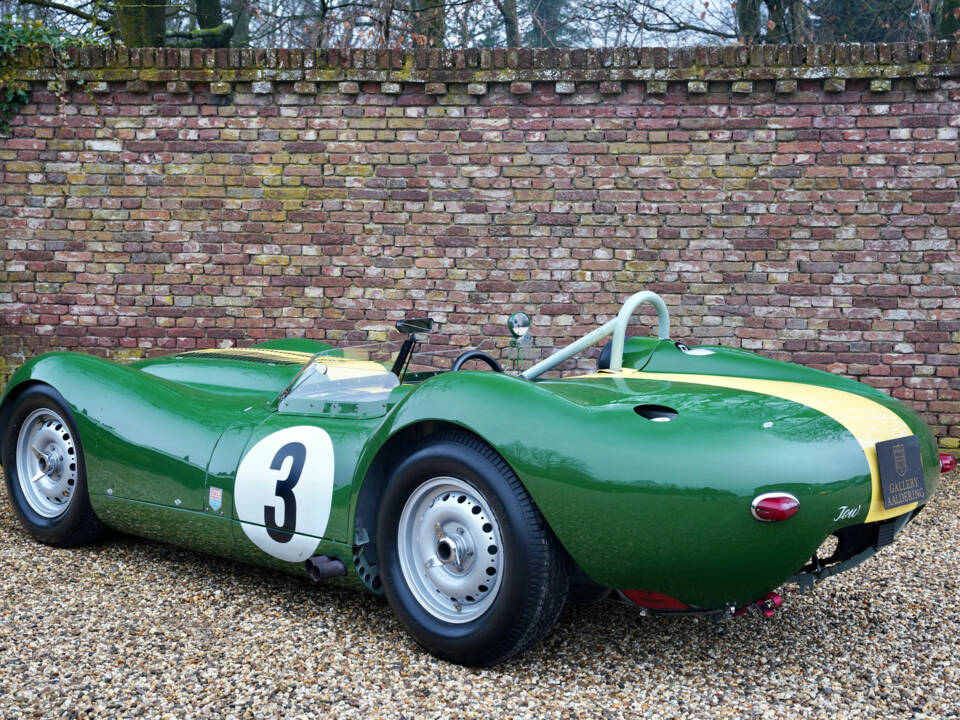 Image 24/50 of Lister Knobbly (1959)