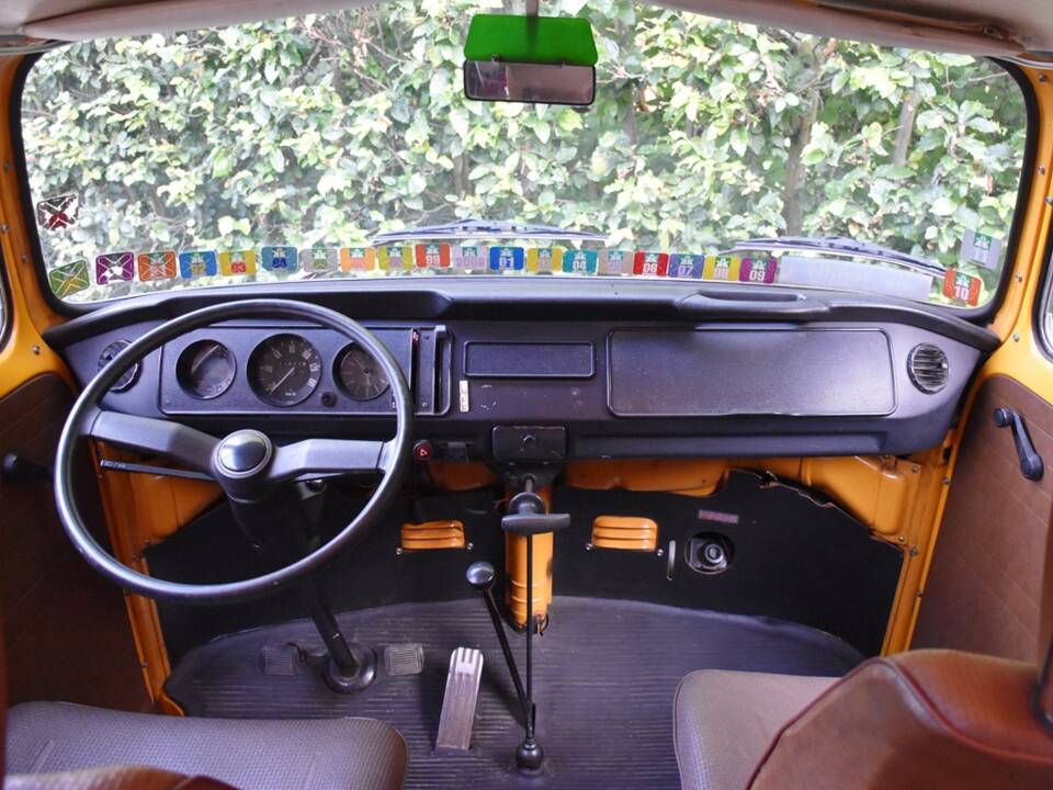 Image 22/49 of Volkswagen T2b Camper (1978)