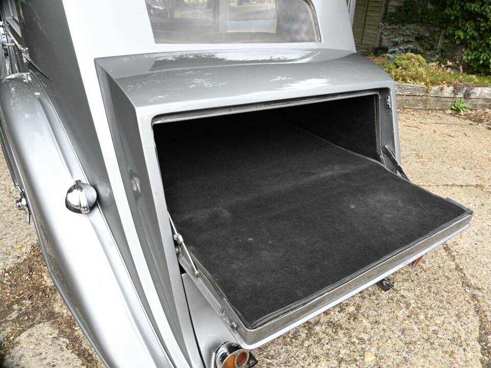 Image 50/50 of Alvis 4.3 Liter Saloon (1940)