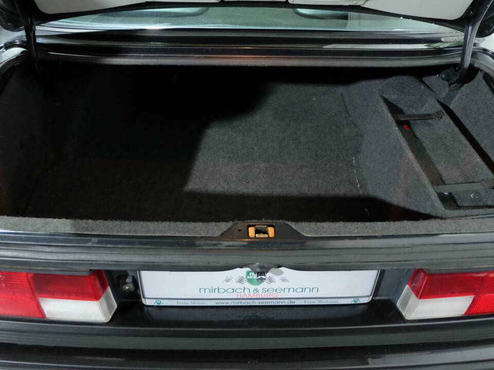 Image 26/35 of BMW M 635 CSi (1984)