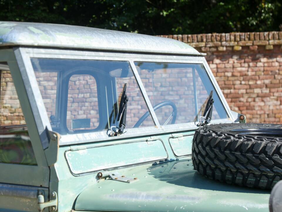 Image 19/50 of Land Rover 88 (1965)