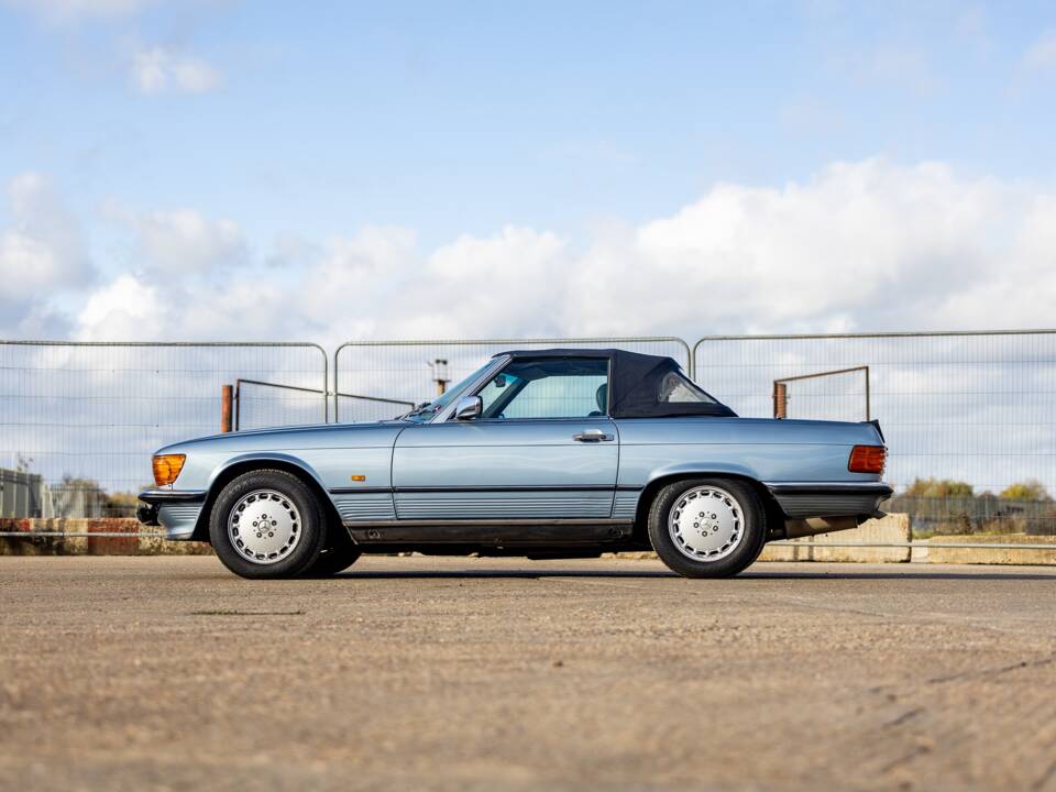Image 22/47 of Mercedes-Benz 300 SL (1987)