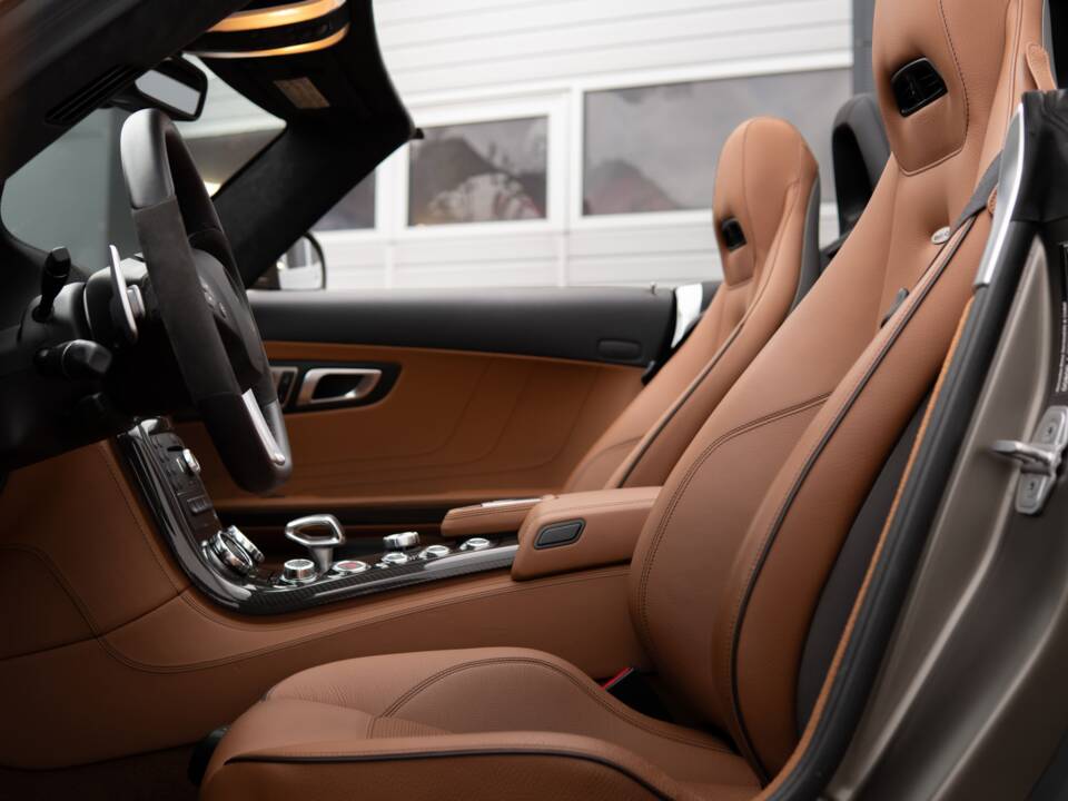 Image 38/45 of Mercedes-Benz SLS AMG Roadster (2012)