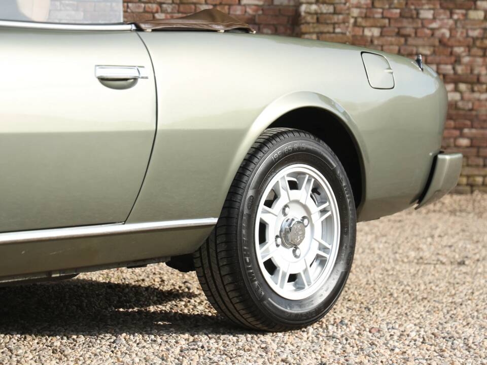 Image 19/50 of Peugeot 504 Convertible (1981)