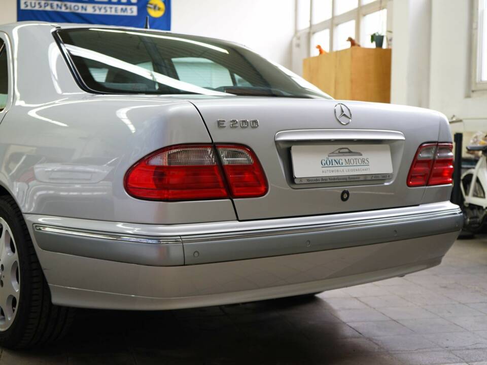Bild 10/38 von Mercedes-Benz E 200 Kompressor (2001)