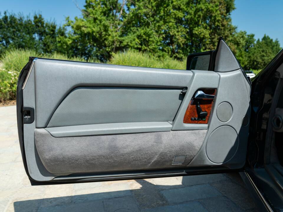 Image 30/45 of Mercedes-Benz 500 SL (1990)