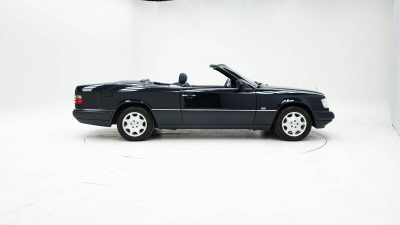 Image 6/15 of Mercedes-Benz E 200 (1995)