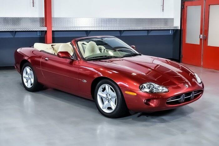 Image 6/7 of Jaguar XK8 4.0 (1997)