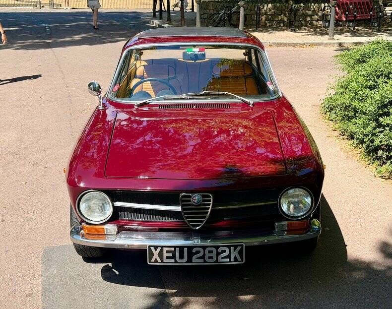 Image 18/48 of Alfa Romeo Giulia 1600 GT Junior (1972)