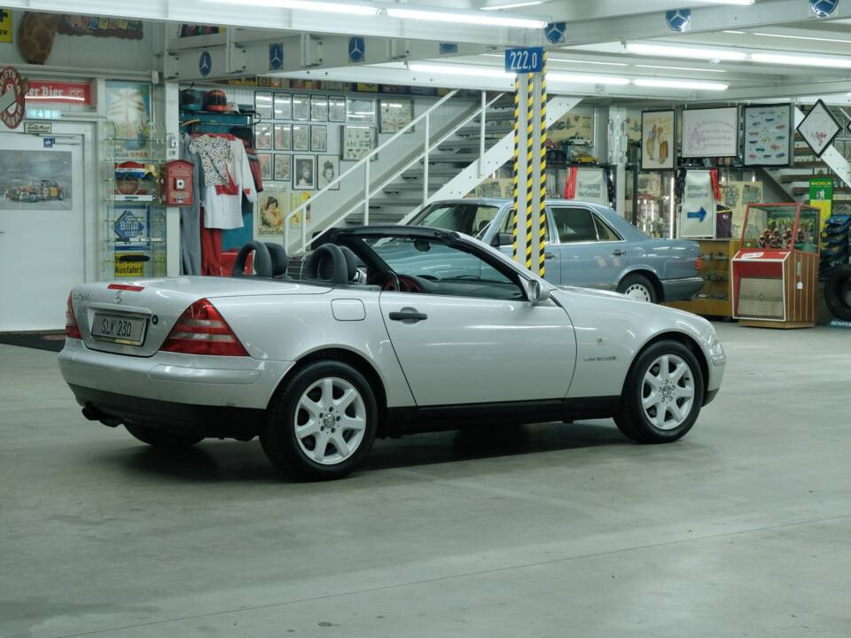 Immagine 38/50 di Mercedes-Benz SLK 230 Kompressor (1996)