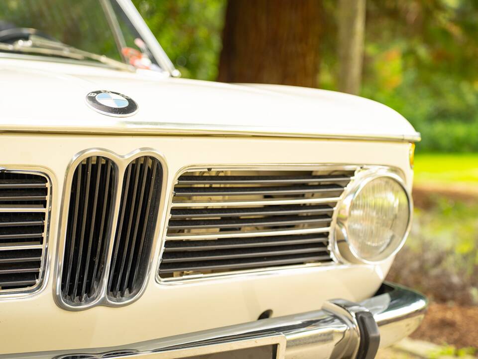 Immagine 25/76 di BMW 2000 (1971)