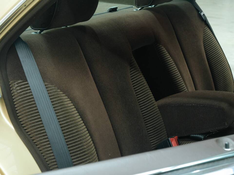 Bild 32/50 von Mercedes-Benz 280 SE (1980)