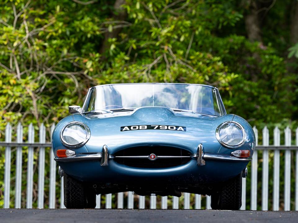 Image 34/46 de Jaguar E-Type "Lightweight" (1963)