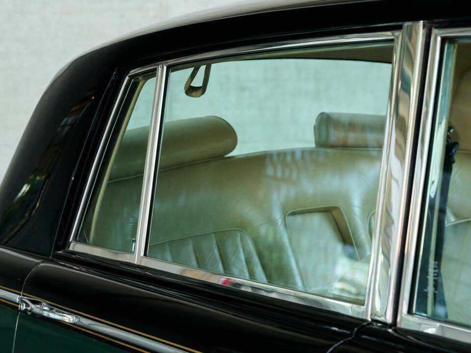 Imagen 27/50 de Rolls-Royce Silver Shadow II (1977)